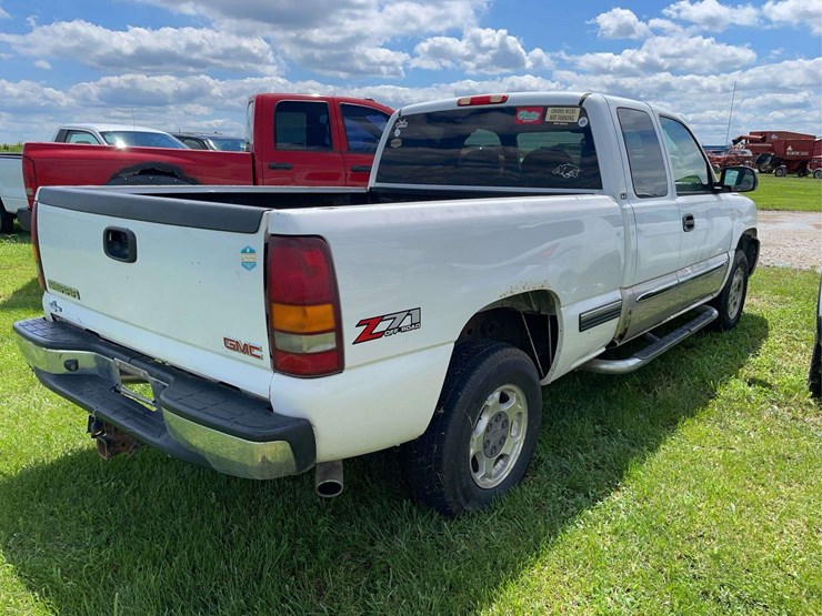 2004-gmc-1500-image-3