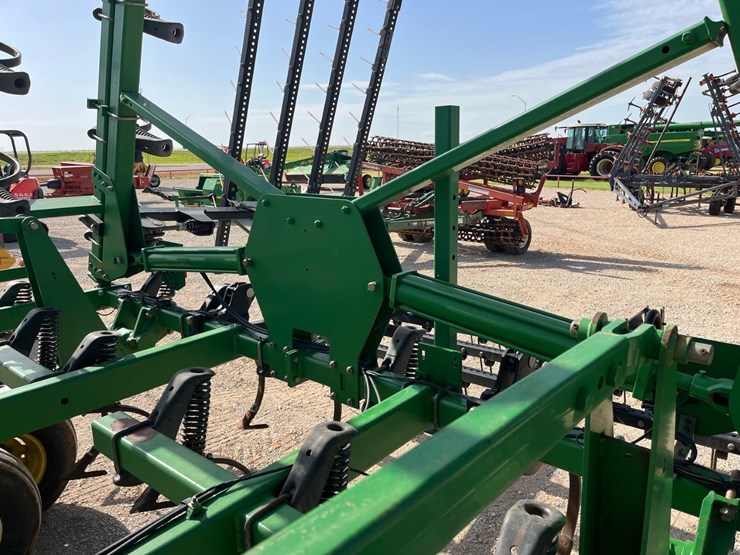 2013-john-deere-2210-image-16