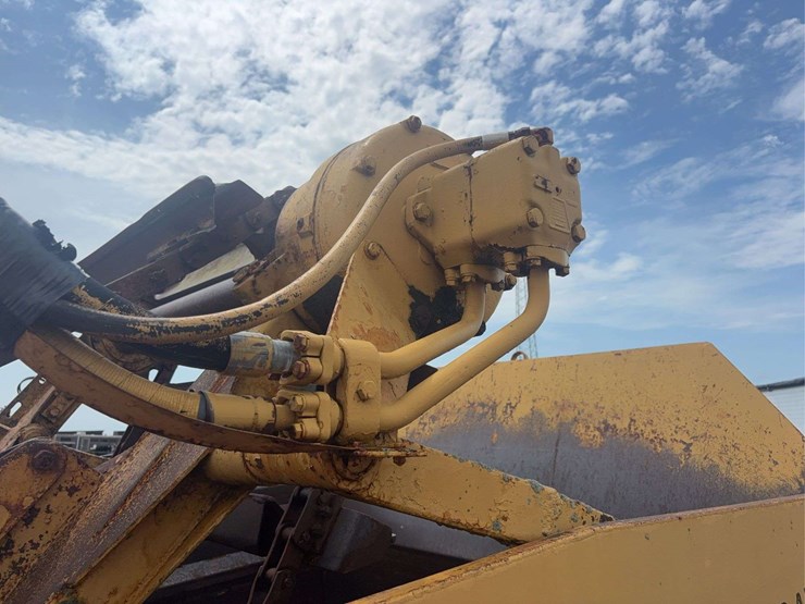 caterpillar-613b-image-12