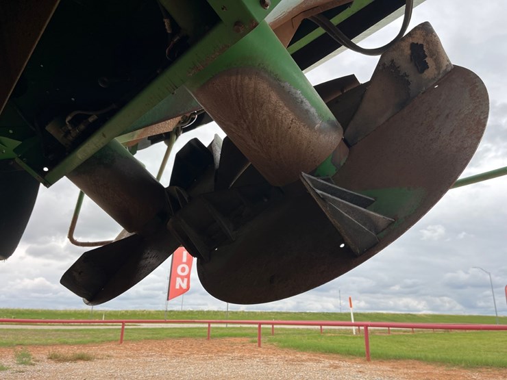 2011-john-deere-s670-image-32
