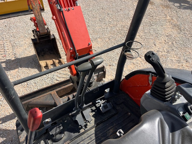 2021-kubota-kx71-3-image-15