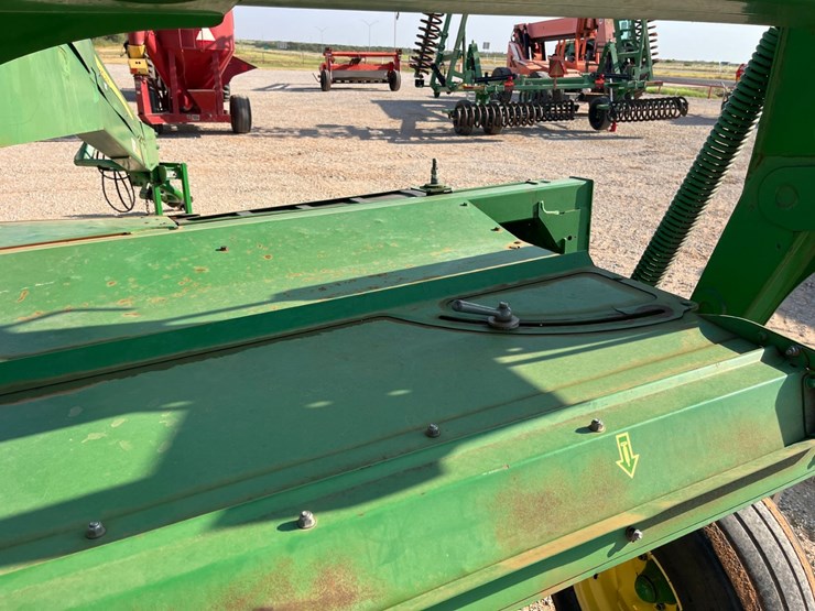 john-deere-835-image-13