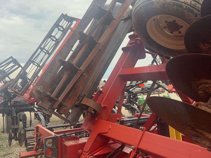 25ft-reel-disk,-levelly-bar,-5-bar-harrow,-single-rolling-basket,-tandem-axle,-19"-disc-blade-and-beater-bar.-image-15