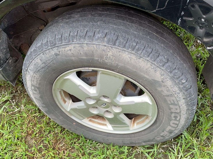 2010-ford-escape-image-14