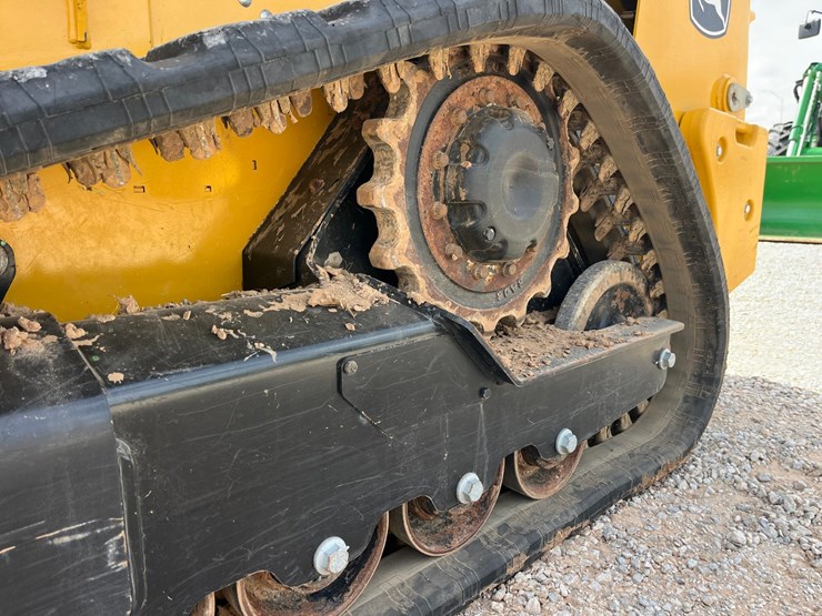 2018-deere-317g-image-3