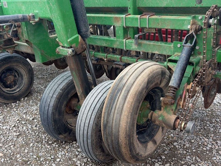 great-plains-15ft-no-till-drill,-7.5''-spacing,-narrow-press-wheels-in-box,-pull-type,-tandem-axle-image-8