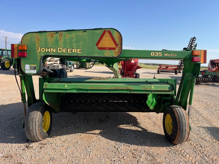 john-deere-835-image-12