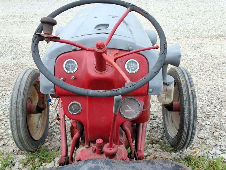 1950-ford-8n-image-11