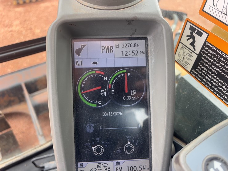 2017-deere-85g-image-32