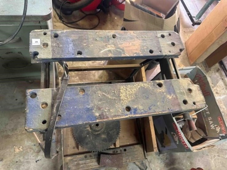 black-&-decker-work-center-and-vise-image-1