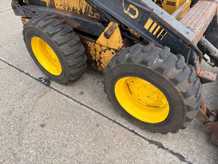 new-holland-l555-image-18