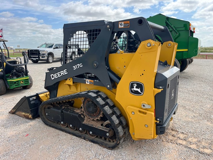 2018-deere-317g-image-14