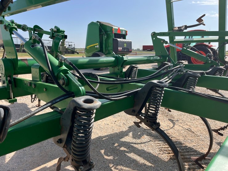 2013-john-deere-2210-image-17