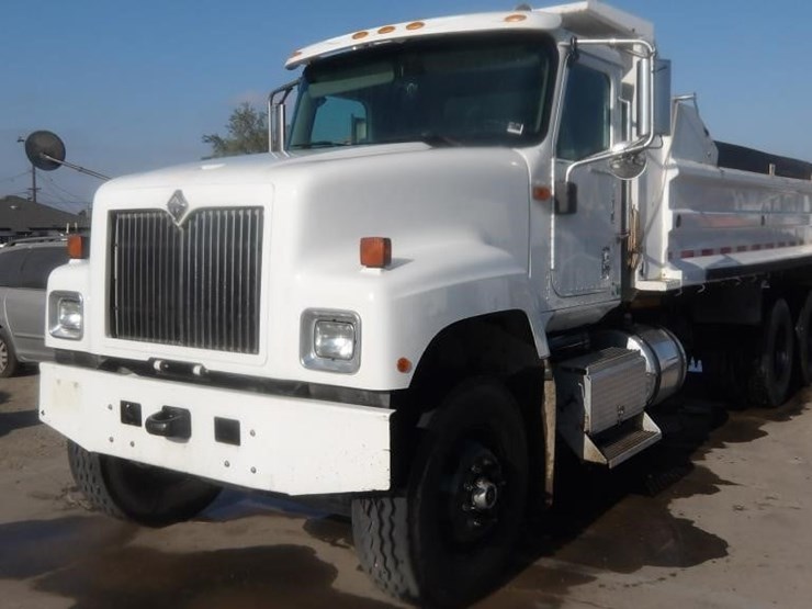 2002-international-5500i-6x4-dump-truck-image-1