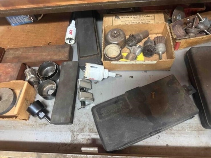 assorted-wood-working-bits-&-saws-image-2