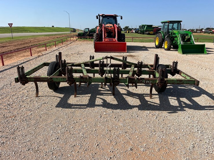 john-deere-100-image-2