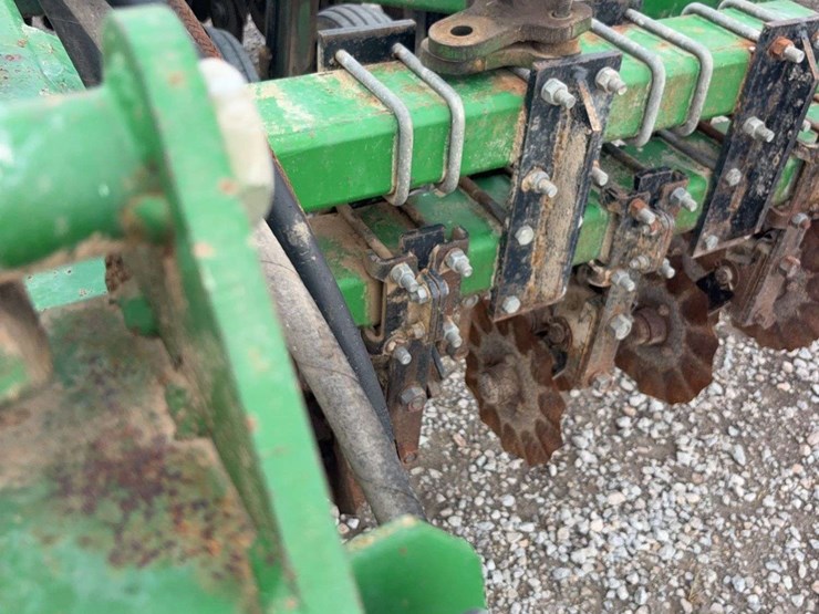 great-plains-15ft-no-till-drill,-7.5''-spacing,-narrow-press-wheels-in-box,-pull-type,-tandem-axle-image-19