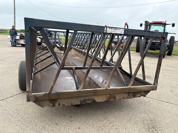 oldenkamp-mfg.-portable-hay-feeder-image-5