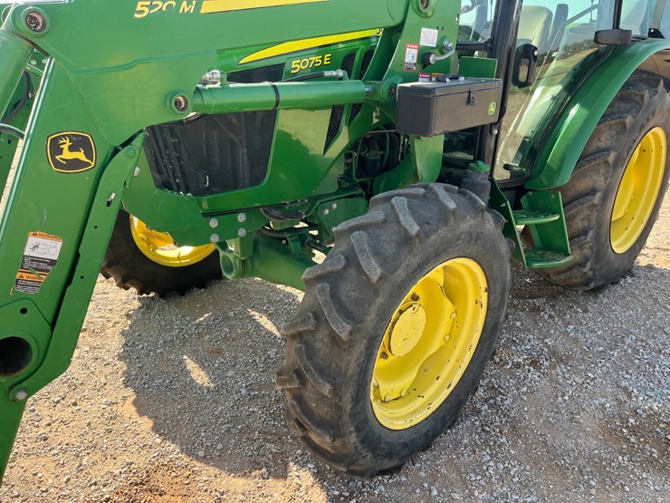 2019-john-deere-5075e-image-2
