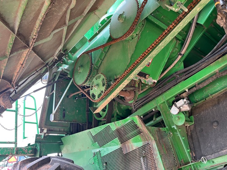 2011-john-deere-s670-image-38