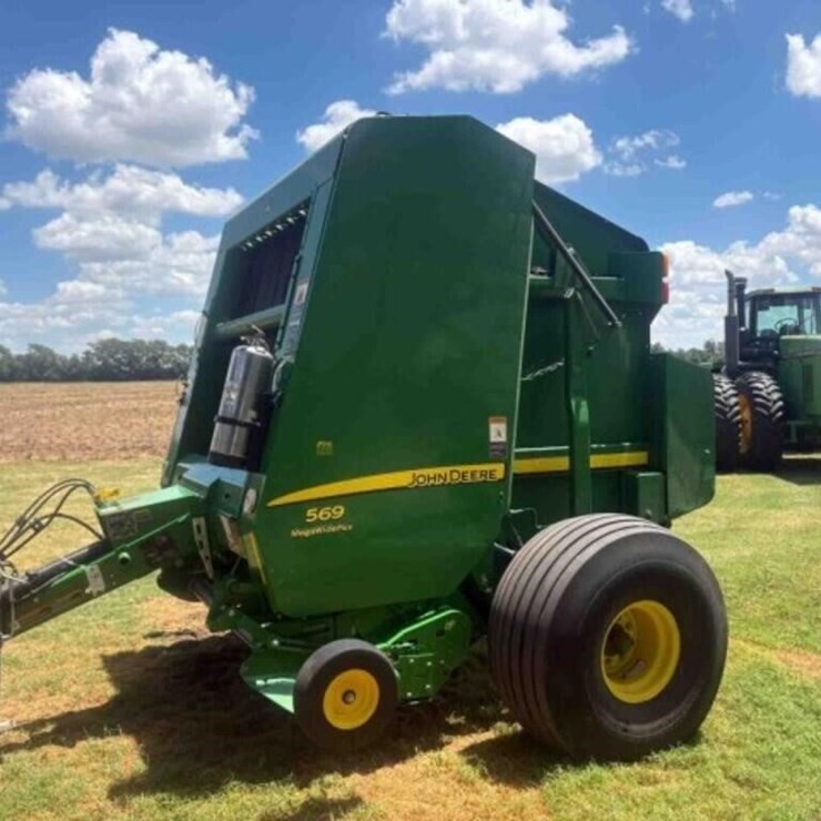 2015 JOHN DEERE 569