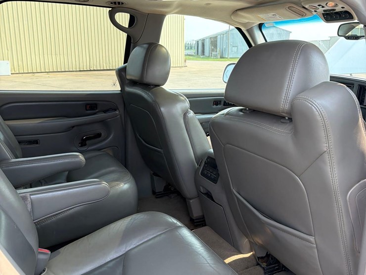 2005-gmc-yukon-denali-image-41