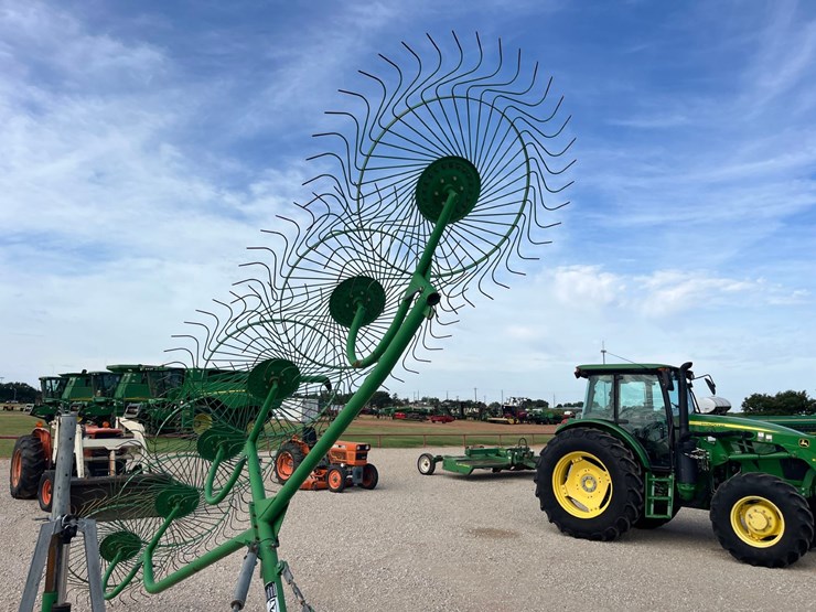#t8834-•-frontier-12-wheel-rake-image-4