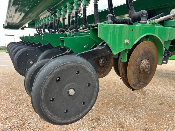 2013-great-plains-3s4000hd4810-image-32
