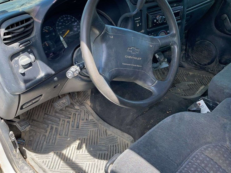 1998-chevrolet-s10-image-5