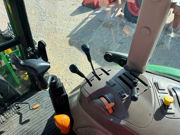 2019-john-deere-5100e-image-19