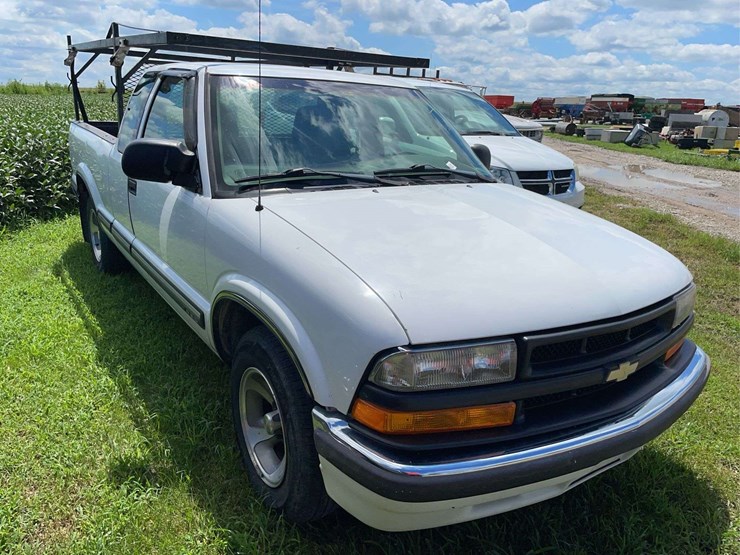 1998-chevrolet-s10-image-2