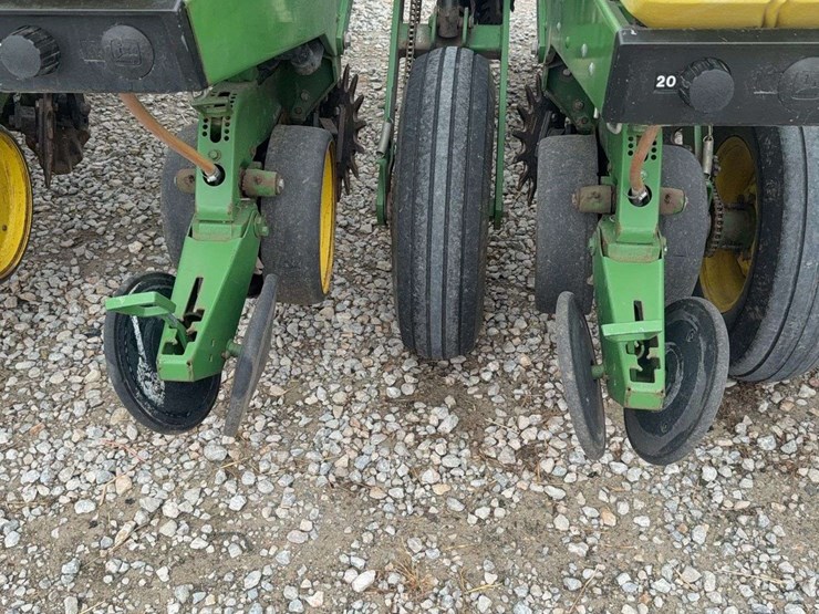 john-deere-7200-image-9