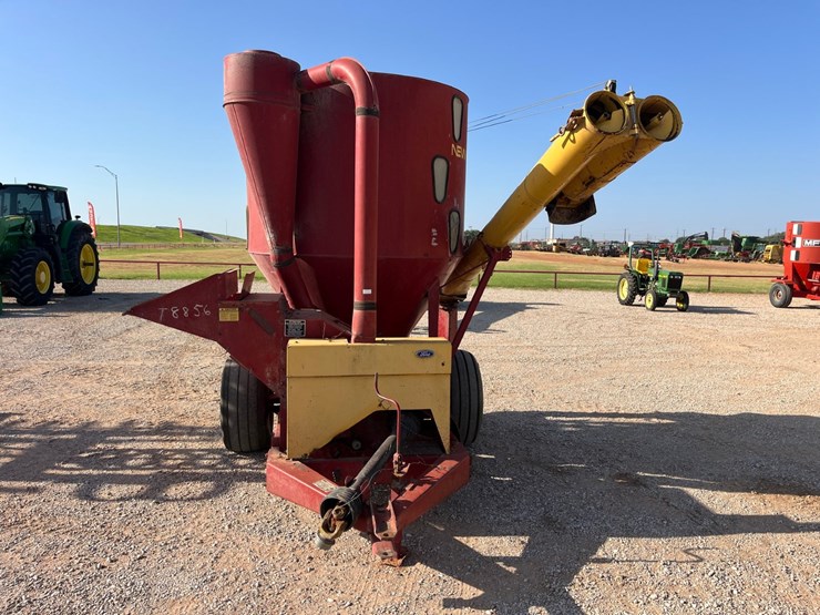 new-holland-355-image-2