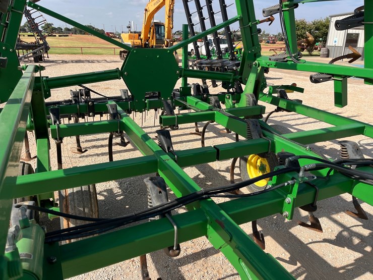 2013-john-deere-2210-image-18