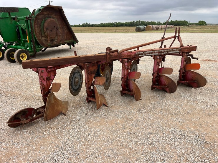 massey-ferguson-82-image-4