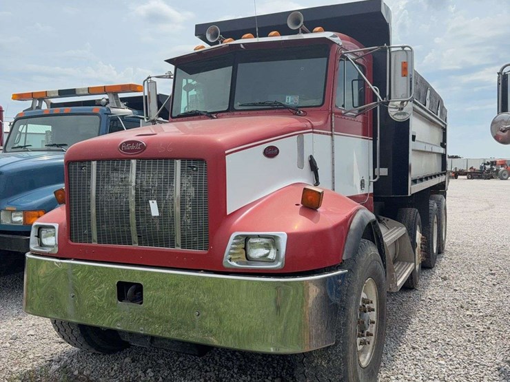2002-peterbilt-330-image-25