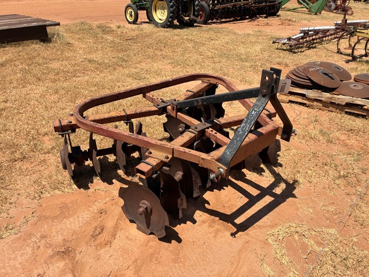 #t10002-•-cattle-chute-image-2