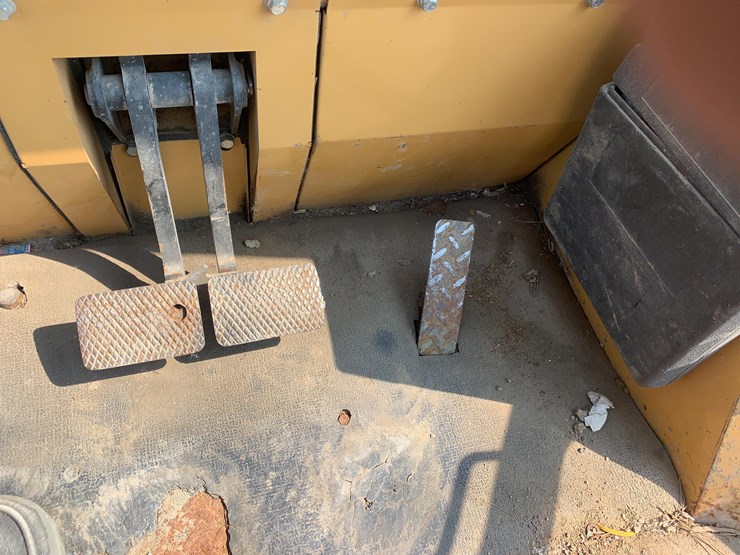 hp-8500-harlow-fork-lift-image-31