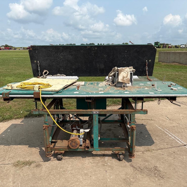 Douglas Tilt-Master Hoof Trimming Table