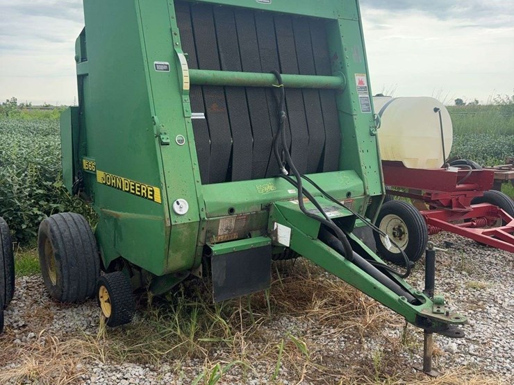 2026-john-deere-566-image-3