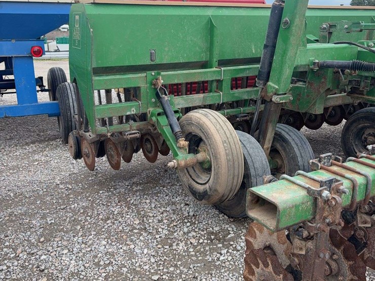 great-plains-15ft-no-till-drill,-7.5''-spacing,-narrow-press-wheels-in-box,-pull-type,-tandem-axle-image-5