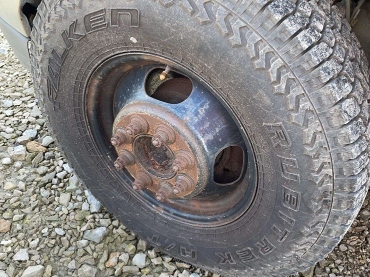 2002-gmc-sierra-3500-image-17