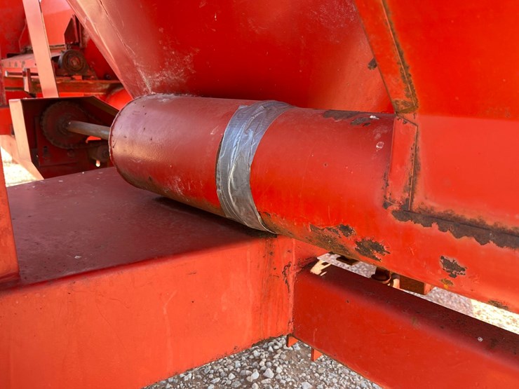 massey-ferguson-1050-image-12