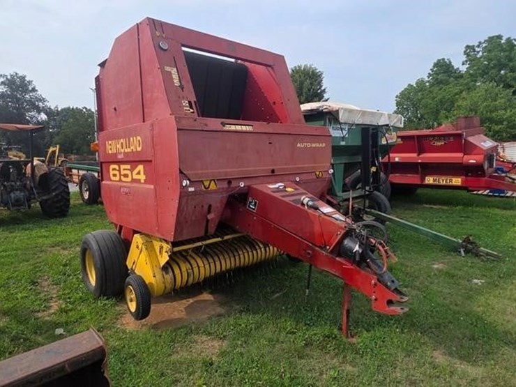 new-holland-654-image-1