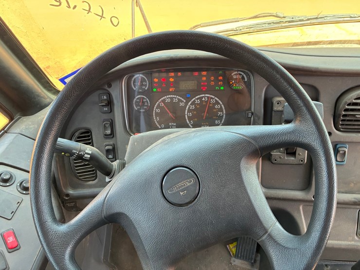 #t8880-•-freightliner-bus-image-11