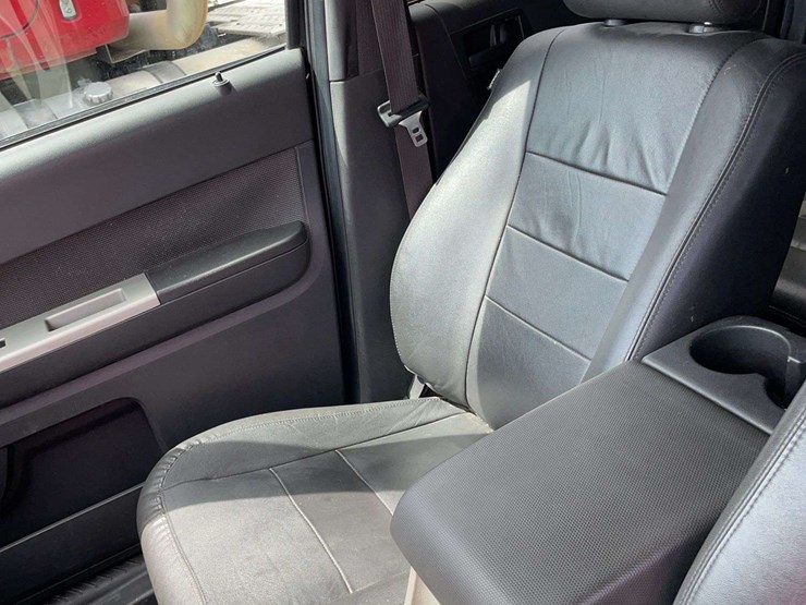 2010-ford-escape-image-7