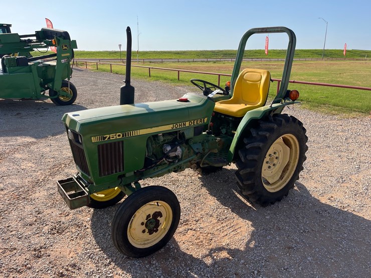 1985-john-deere-750-image-1