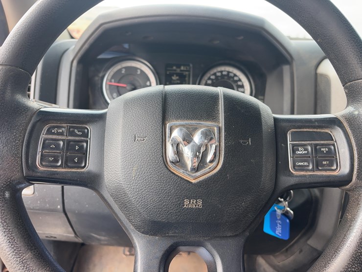 2016-dodge-3500-image-28