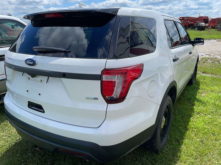 2017-ford-explorer-image-3