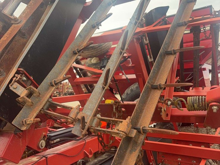 25ft-reel-disk,-levelly-bar,-5-bar-harrow,-single-rolling-basket,-tandem-axle,-19"-disc-blade-and-beater-bar.-image-6